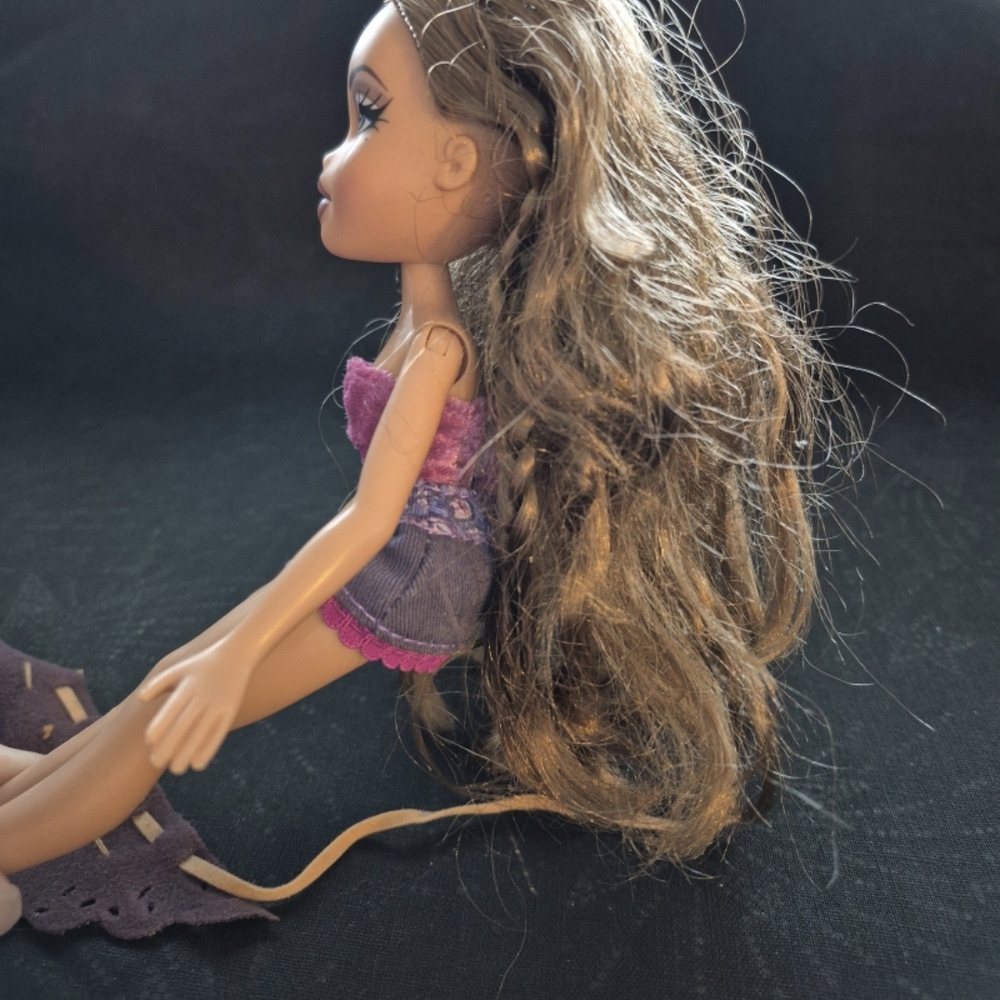 Yasmin Bratz Doll 2001 With Bandana - Picture 9 of 10